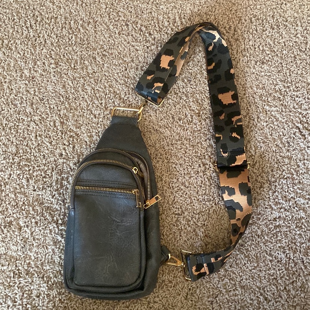 Crossbody Leather Bag with Leopard Strap